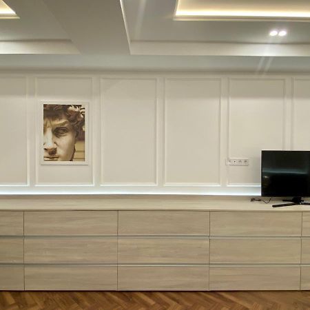 Modern Classic 2 Bedroom Apartment Near Most City Dnipro Dış mekan fotoğraf