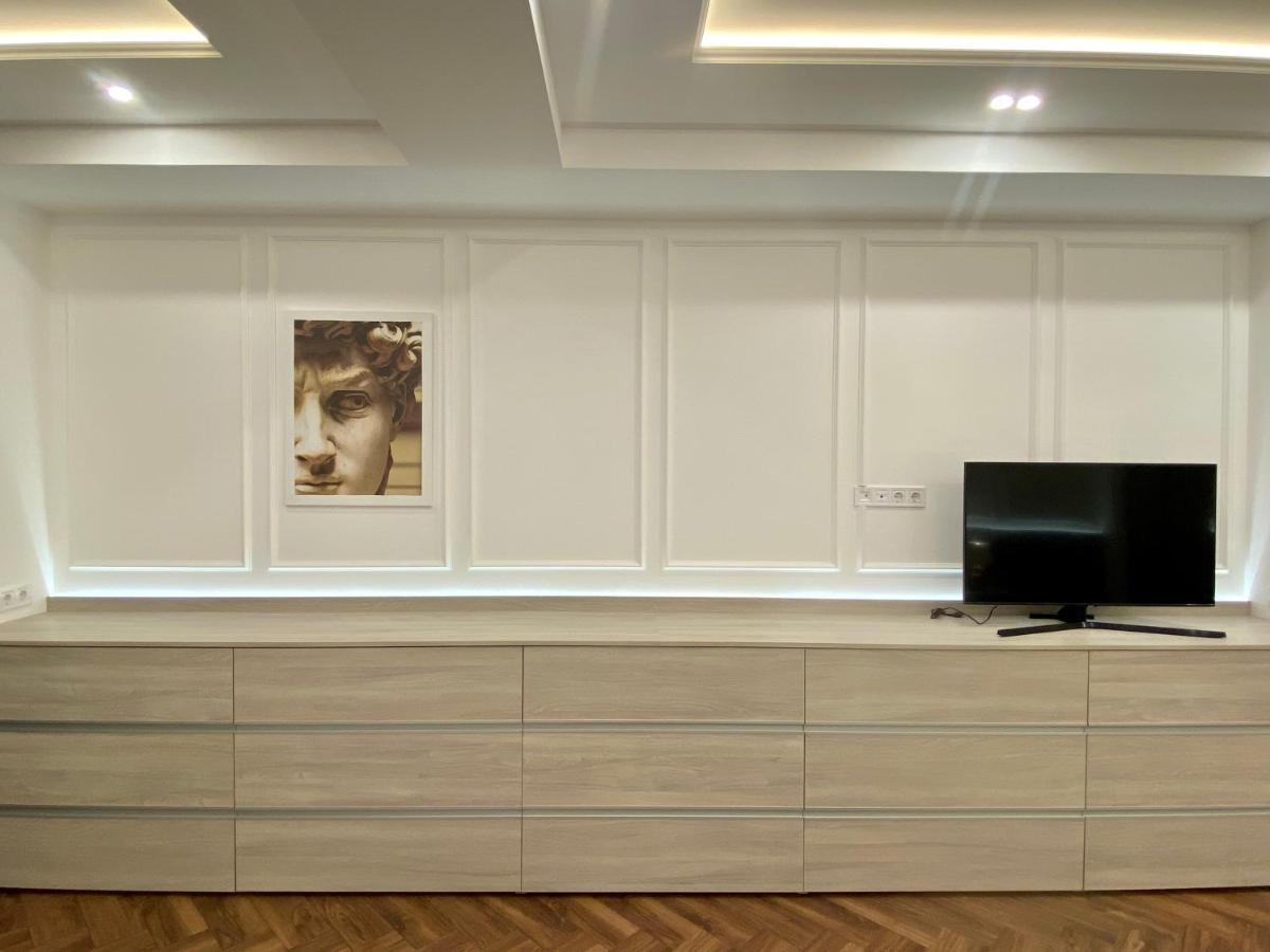 Modern Classic 2 Bedroom Apartment Near Most City Dnipro Dış mekan fotoğraf