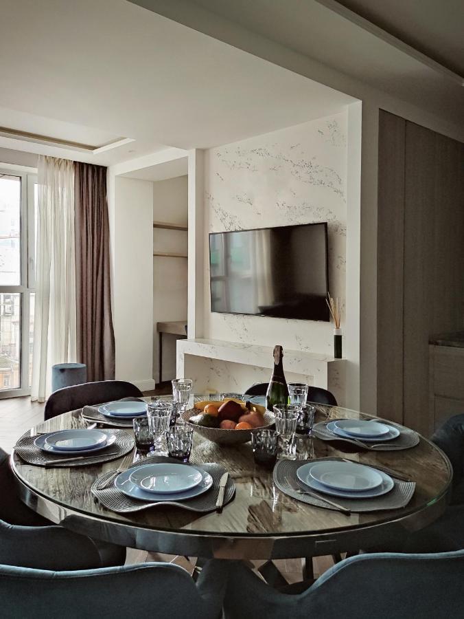 Modern Classic 2 Bedroom Apartment Near Most City Dnipro Dış mekan fotoğraf