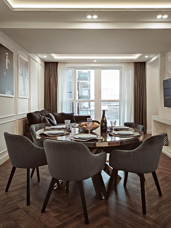 Modern Classic 2 Bedroom Apartment Near Most City Dnipro Dış mekan fotoğraf
