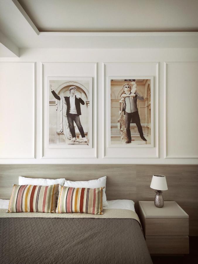 Modern Classic 2 Bedroom Apartment Near Most City Dnipro Dış mekan fotoğraf