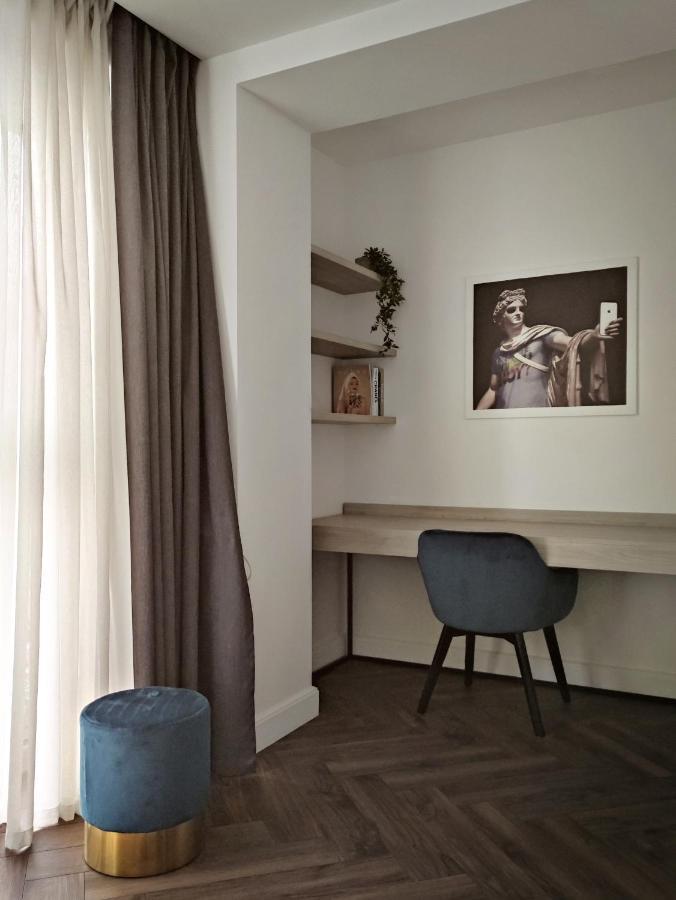 Modern Classic 2 Bedroom Apartment Near Most City Dnipro Dış mekan fotoğraf