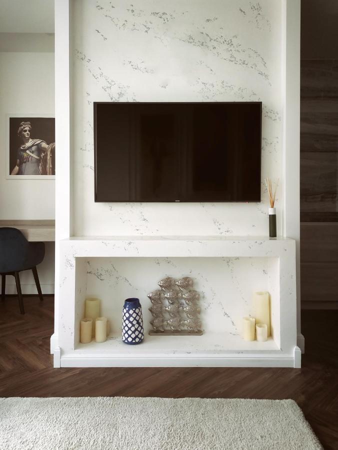 Modern Classic 2 Bedroom Apartment Near Most City Dnipro Dış mekan fotoğraf